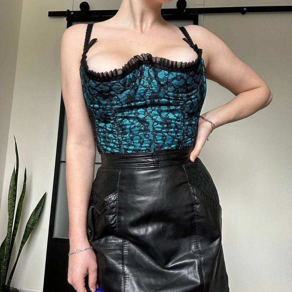 2000s Frederick's of Hollywood Black Lace Corset Top - Picture 4 of 4